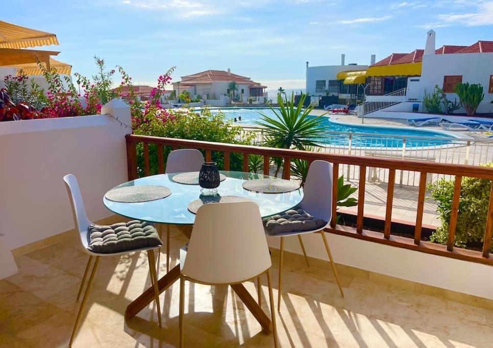 Stylish & Modern 1 Bedroom Suite On Frontline Of Playa Del Duque 阿德耶 外观 照片