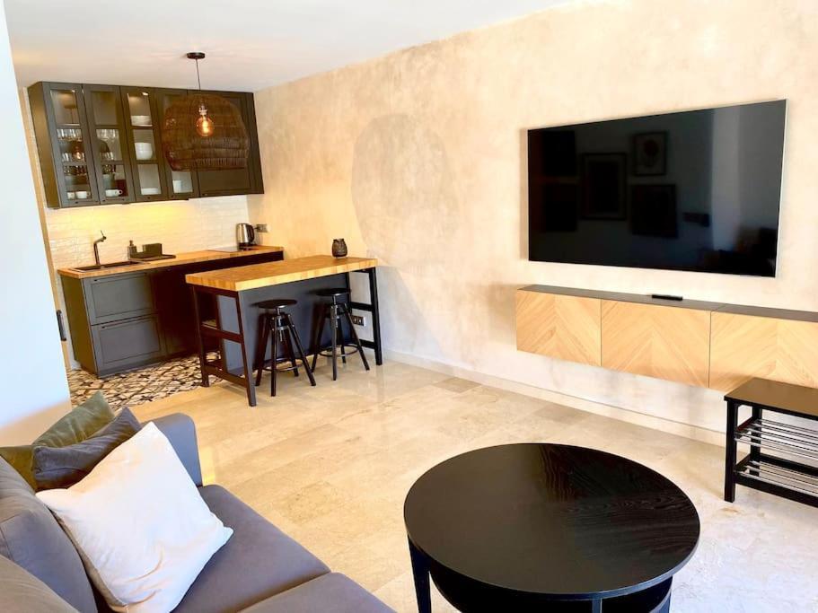 Stylish & Modern 1 Bedroom Suite On Frontline Of Playa Del Duque 阿德耶 外观 照片